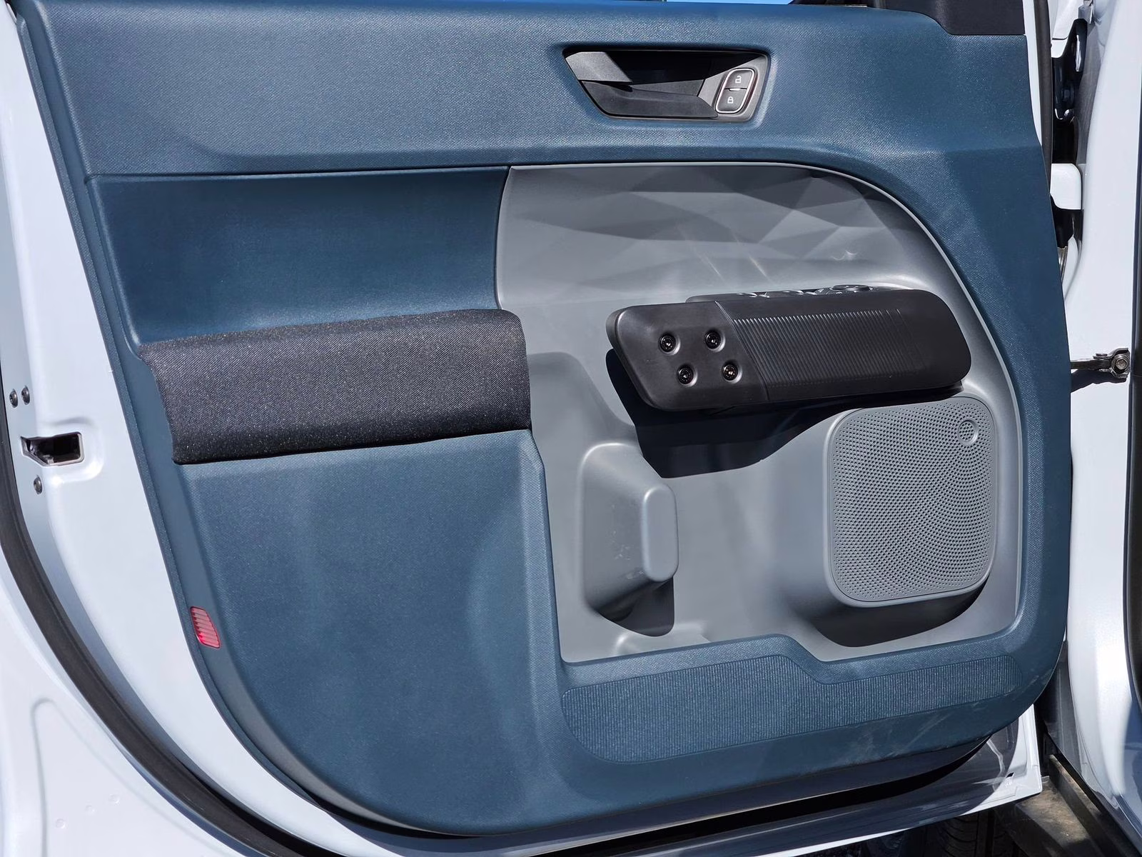 2026 White Metallic Ford Maverick XL AWD Truck