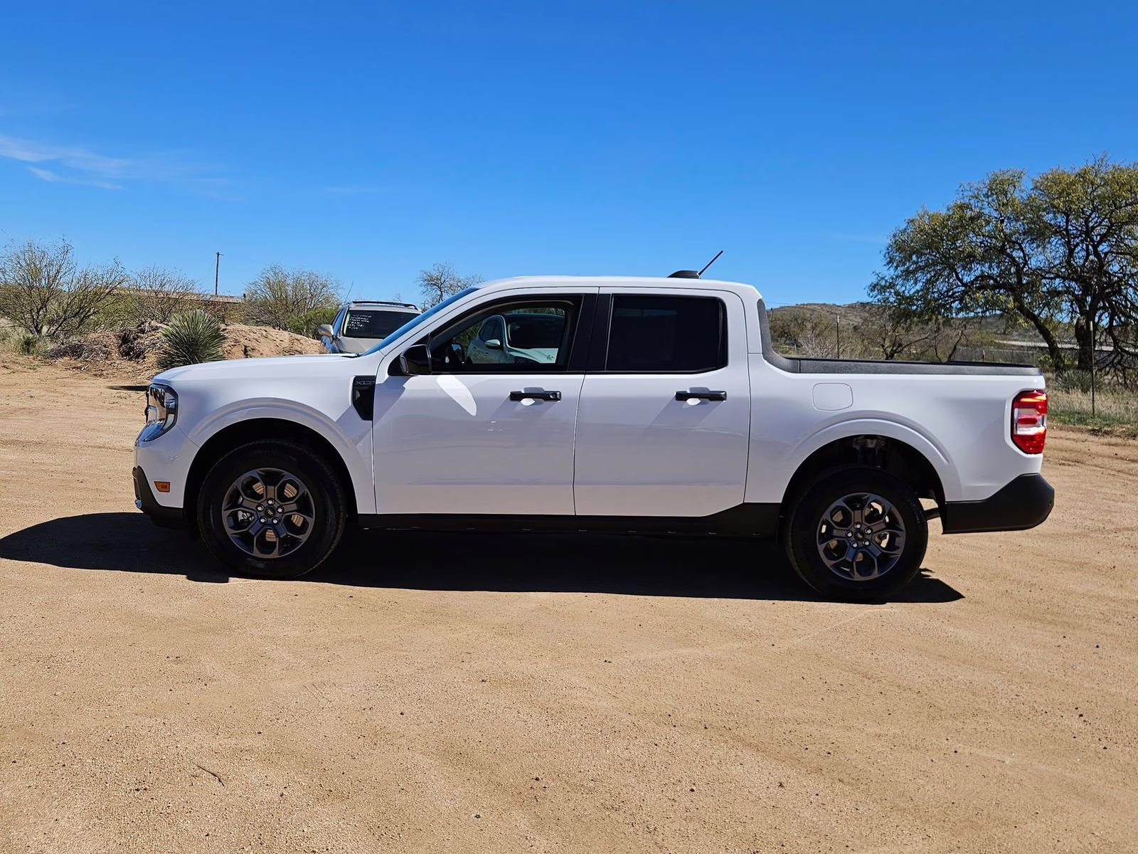 2026 Oxford White Ford Maverick XLT AWD Truck
