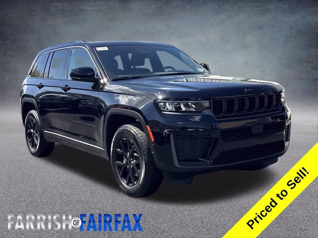 2026 Diamond Black Crystal Pearlcoat Jeep Grand Cherokee Laredo Altitude 4X4 SUV