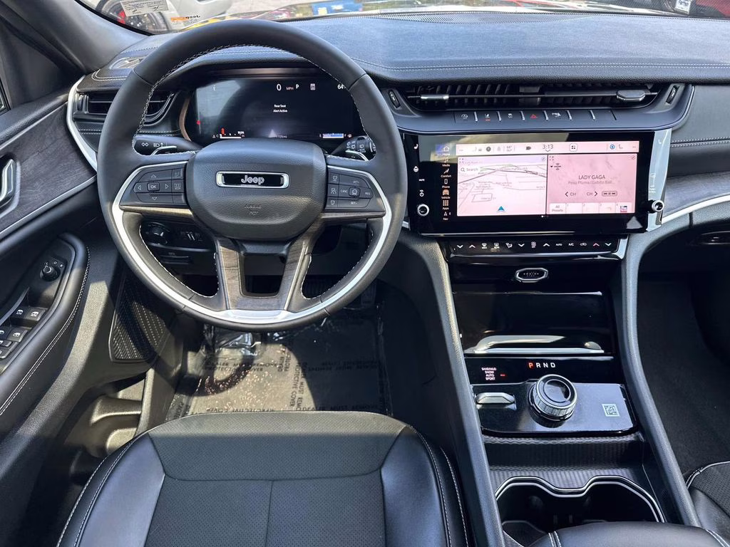 2026 Diamond Black Crystal Pearlcoat Jeep Grand Cherokee Laredo 4X4 SUV