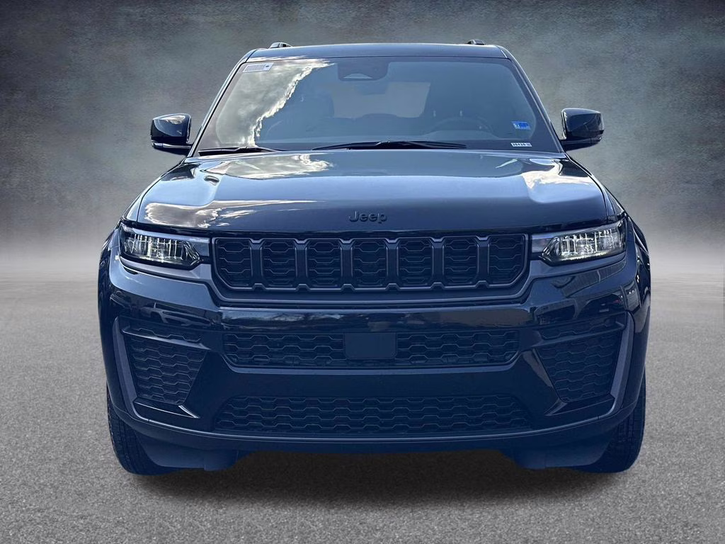 2026 Diamond Black Crystal Pearlcoat Jeep Grand Cherokee Laredo 4X4 SUV