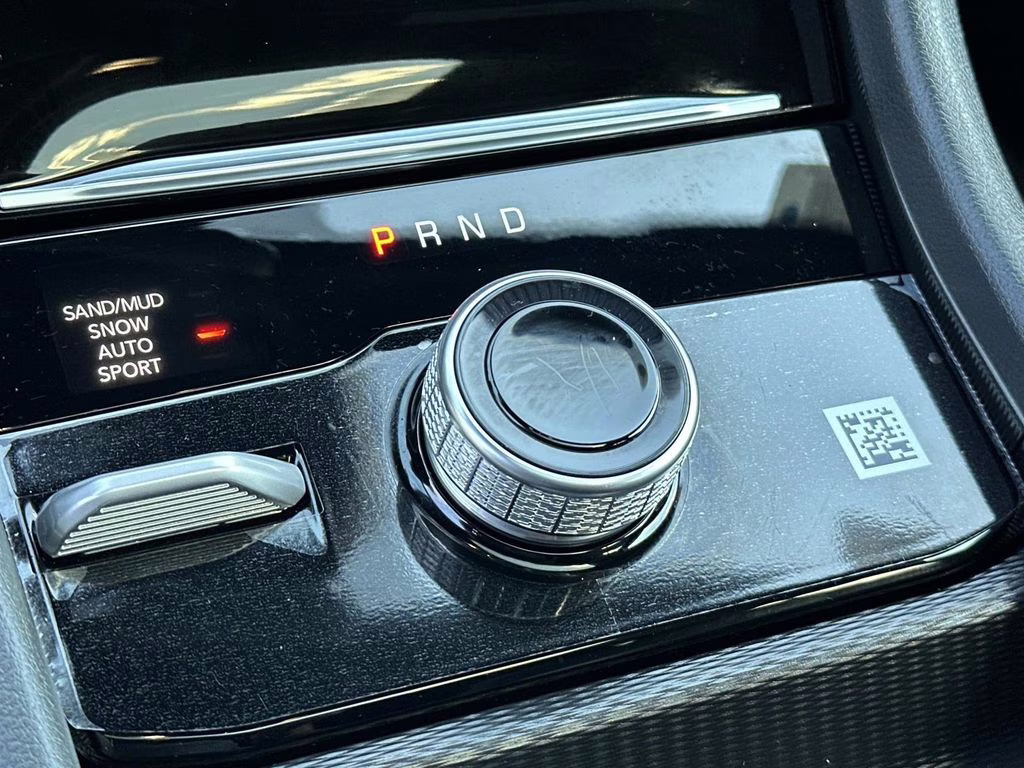 2026 Diamond Black Crystal Pearlcoat Jeep Grand Cherokee Laredo 4X4 SUV