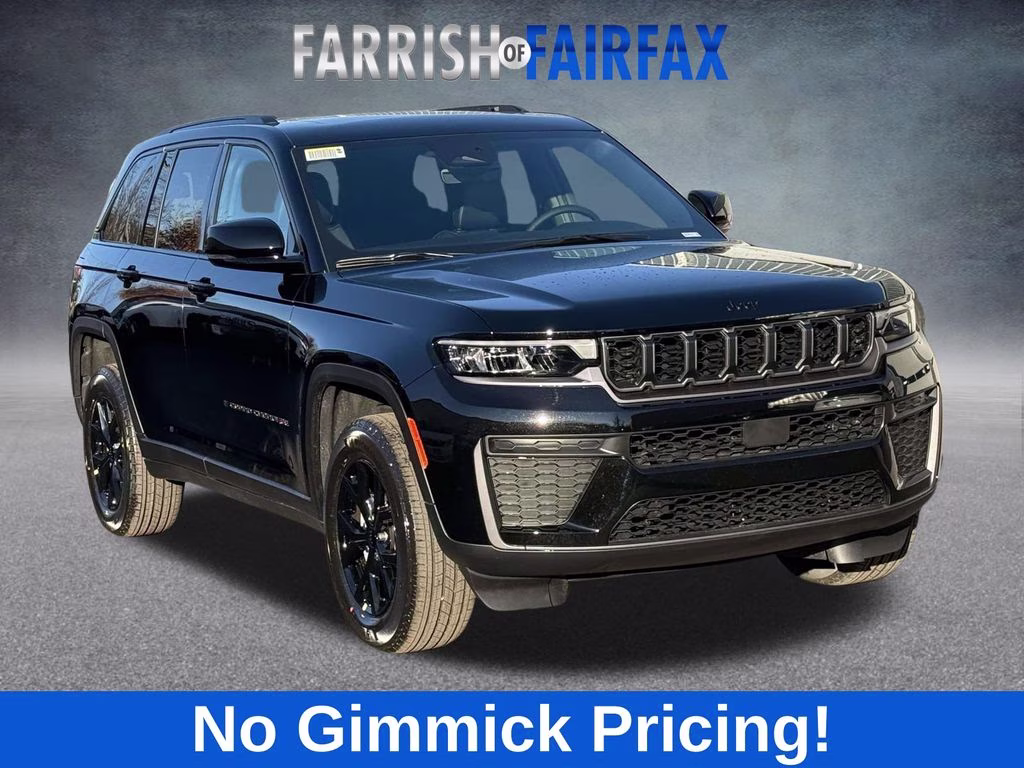 2026 Diamond Black Crystal Pearlcoat Jeep Grand Cherokee Laredo 4X4 SUV