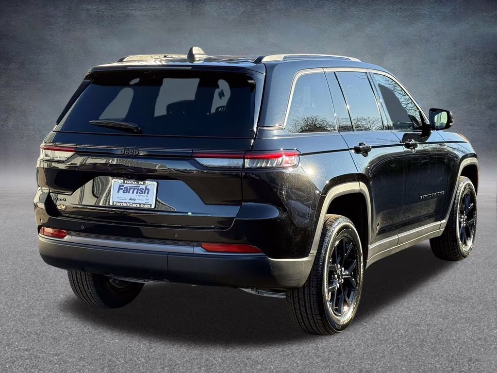 2026 Diamond Black Crystal Pearlcoat Jeep Grand Cherokee Laredo 4X4 SUV