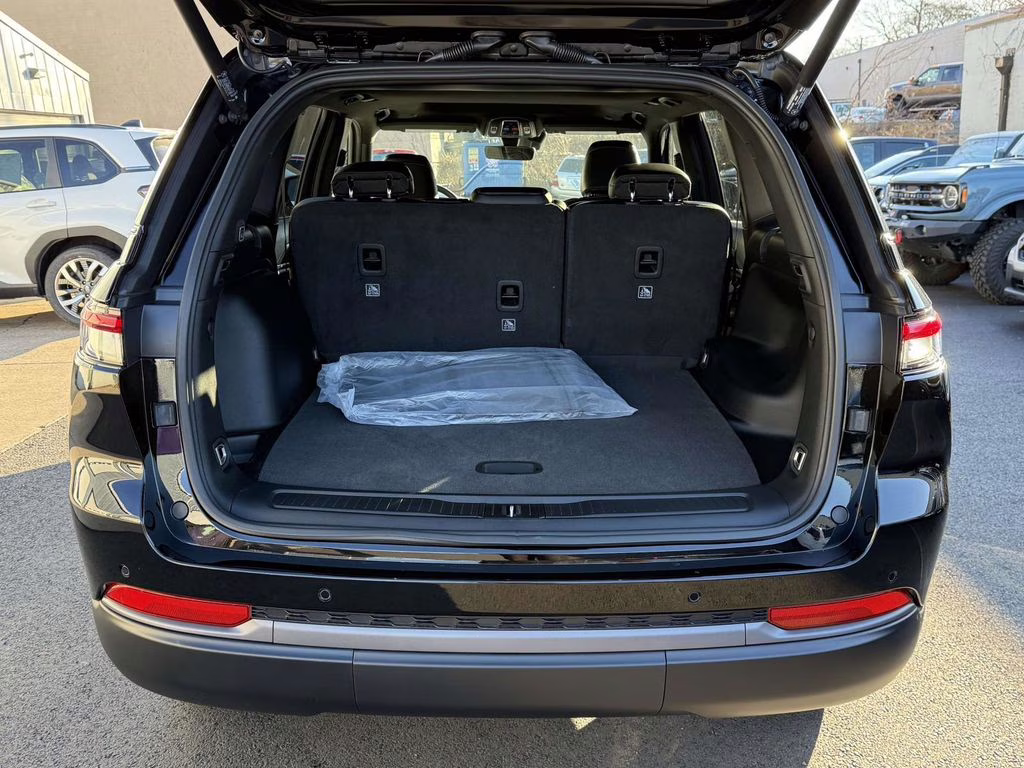 2026 Diamond Black Crystal Pearlcoat Jeep Grand Cherokee Laredo 4X4 SUV