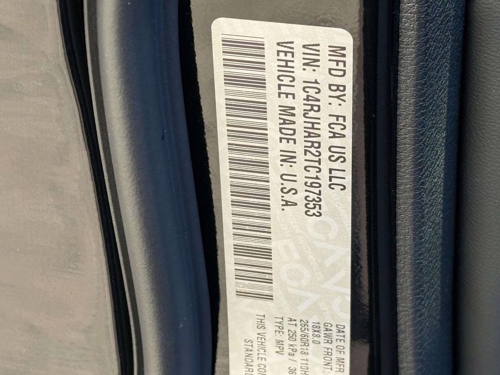 2026 Diamond Black Crystal Pearlcoat Jeep Grand Cherokee Laredo 4X4 SUV