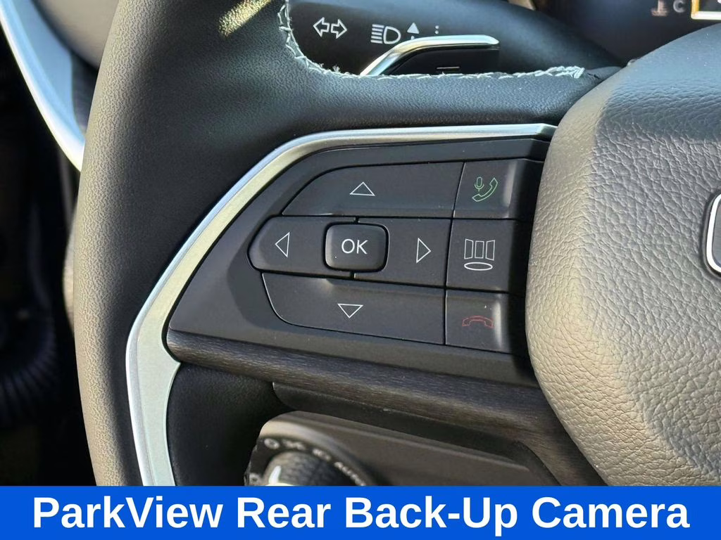 2026 Diamond Black Crystal Pearlcoat Jeep Grand Cherokee Laredo 4X4 SUV