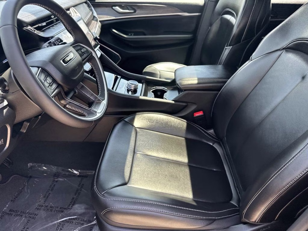 2026 Diamond Black Crystal Pearlcoat Jeep Grand Cherokee Limited 4X4 SUV