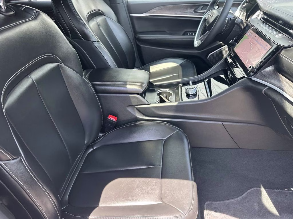 2026 Diamond Black Crystal Pearlcoat Jeep Grand Cherokee Limited 4X4 SUV