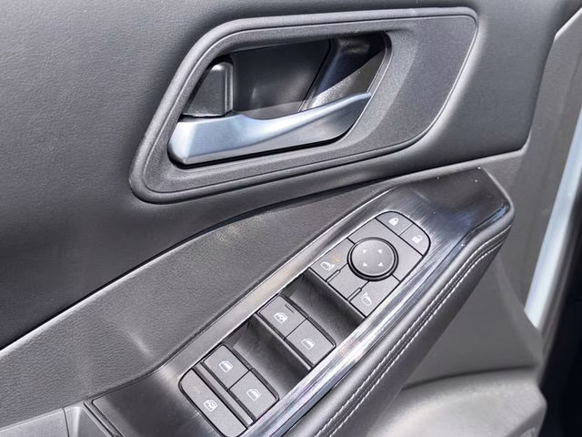 2026 Everest White Pearl Tricoat Nissan Rogue SV FWD SUV