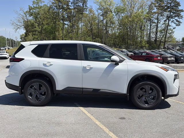 2026 Everest White Pearl Tricoat Nissan Rogue SV FWD SUV