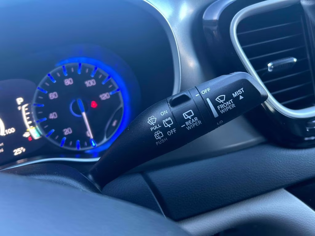 2024 Diamond Black Crystal Pearlcoat Chrysler Pacifica Touring L FWD Van