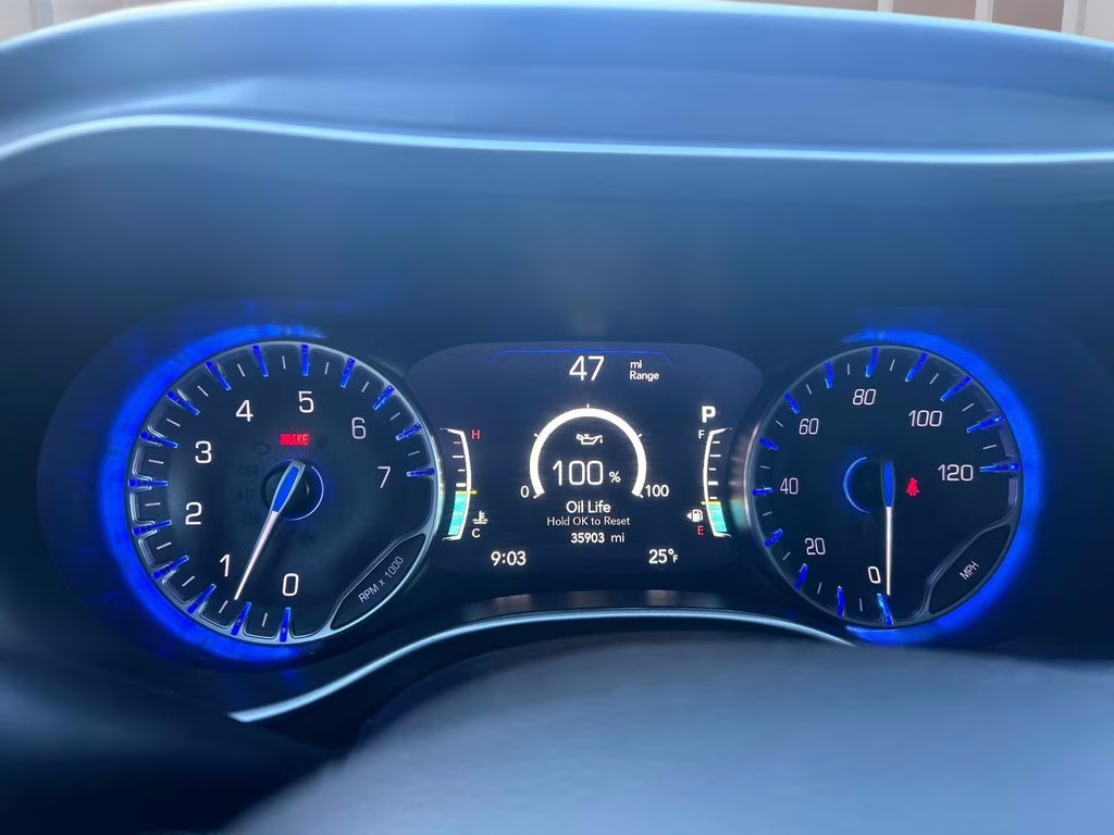 2024 Diamond Black Crystal Pearlcoat Chrysler Pacifica Touring L FWD Van