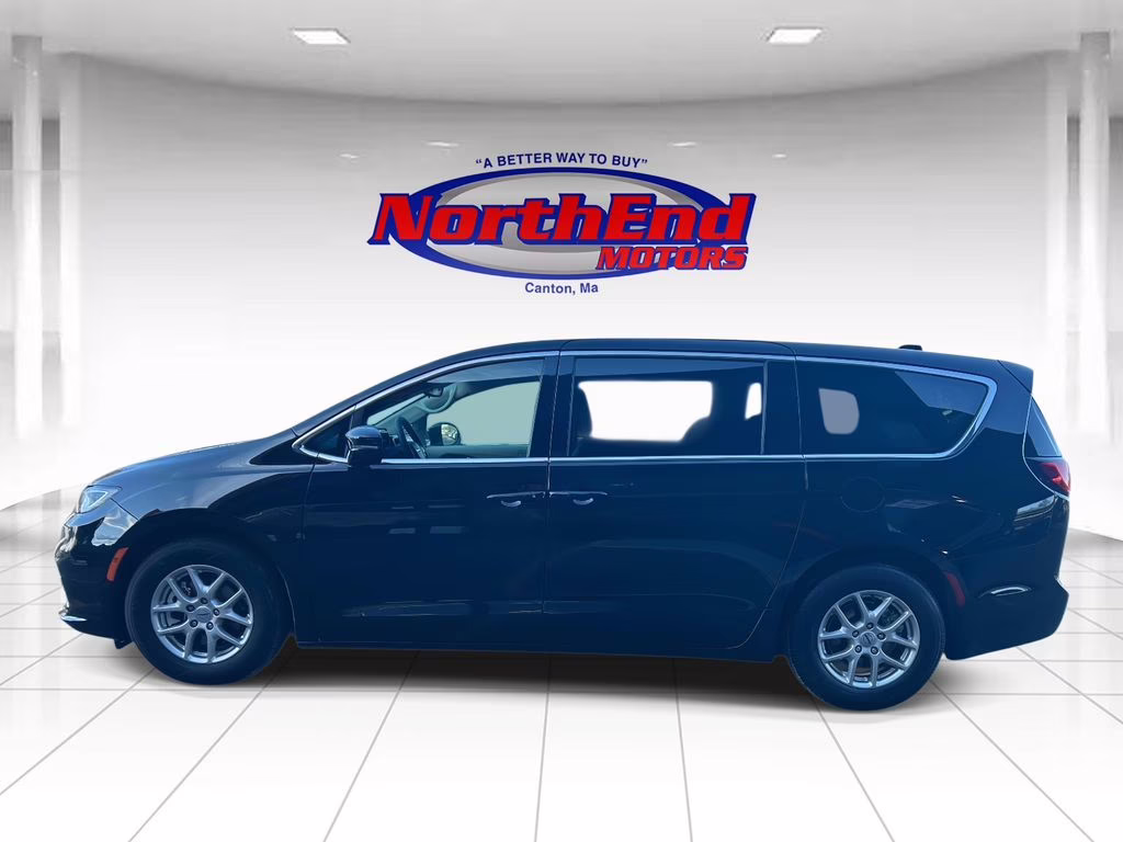 2024 Diamond Black Crystal Pearlcoat Chrysler Pacifica Touring L FWD Van