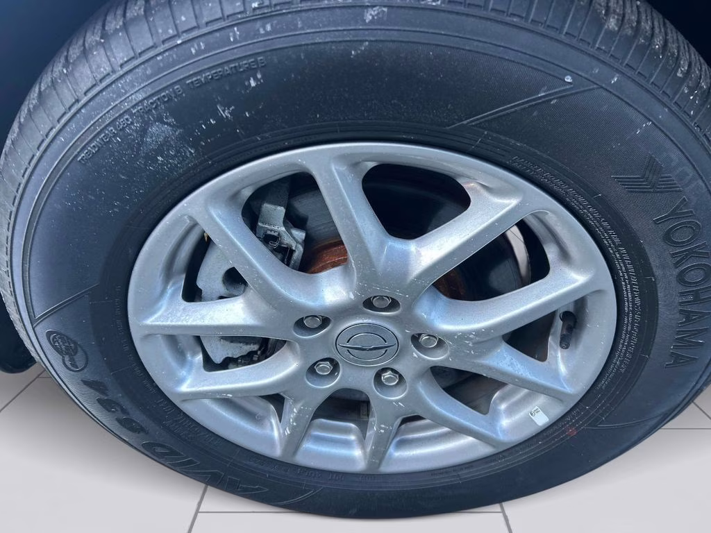 2024 Diamond Black Crystal Pearlcoat Chrysler Pacifica Touring L FWD Van