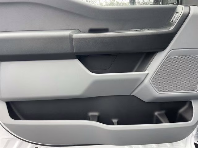 2026 Oxford White Ford Super Duty F-550 DRW XL RWD Chassis