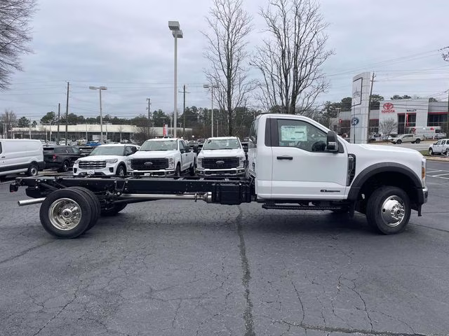 2026 Oxford White Ford Super Duty F-550 DRW XL RWD Chassis