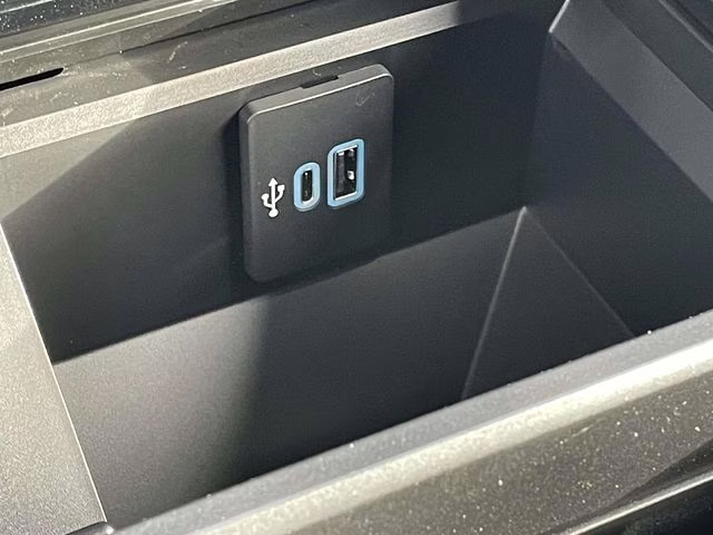 2026 Gray Metallic Ford Super Duty F-250 SRW Lariat 4X4 Truck