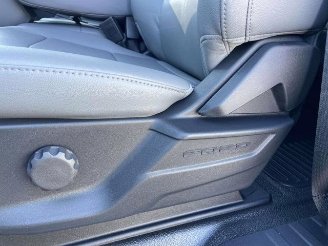 2026 Oxford White Ford Super Duty F-350 SRW XL 4X4 Truck