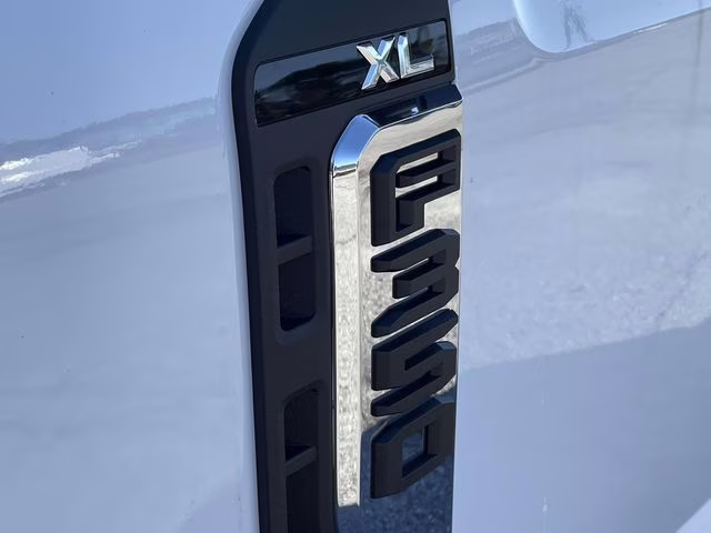 2026 Oxford White Ford Super Duty F-350 SRW XL 4X4 Truck