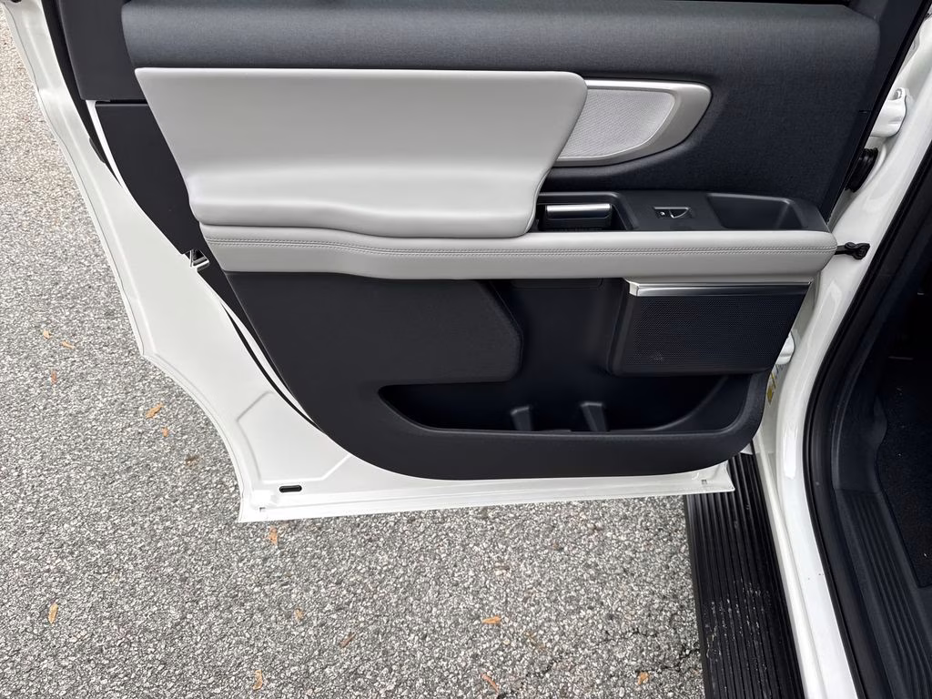 2026 White Metallic Ford Expedition Max Active RWD SUV