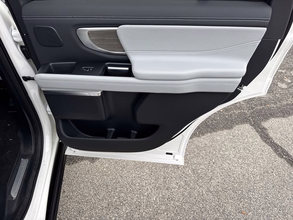 2026 White Metallic Ford Expedition Platinum 4X4 SUV