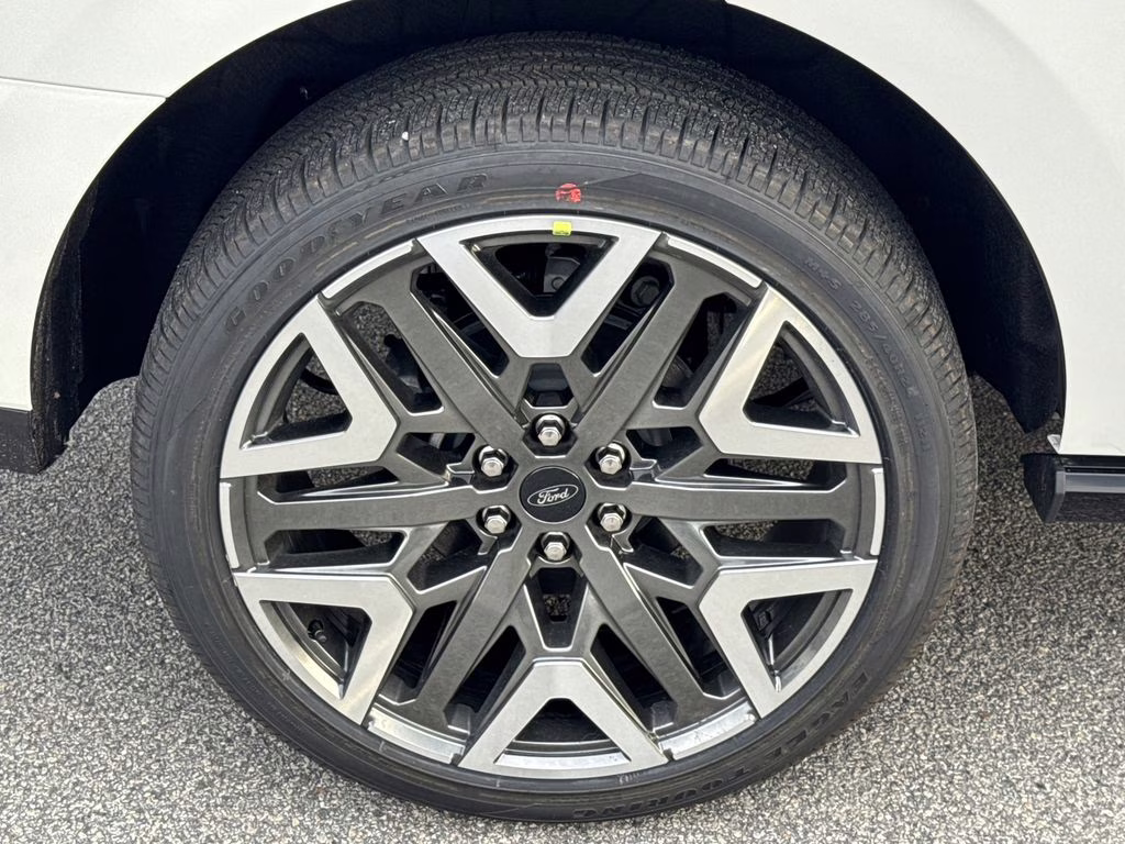 2026 White Metallic Ford Expedition Platinum 4X4 SUV