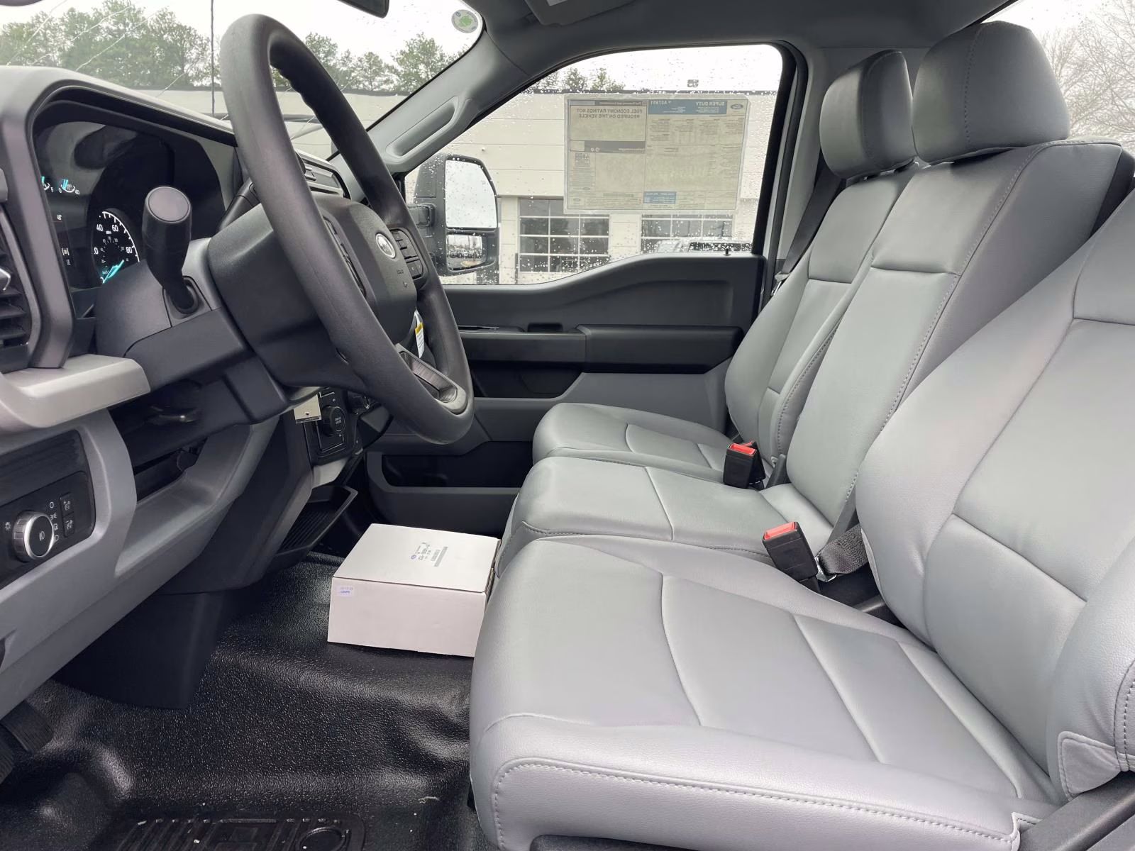 2026 Oxford White Ford Super Duty F-550 DRW XL RWD Chassis