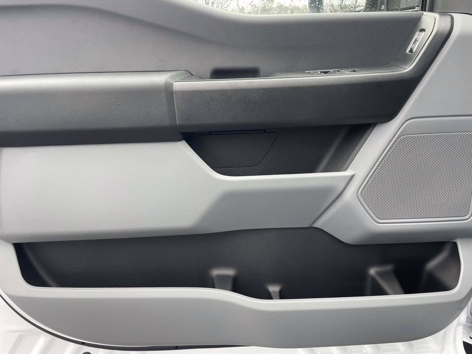 2026 Oxford White Ford Super Duty F-550 DRW XL RWD Chassis