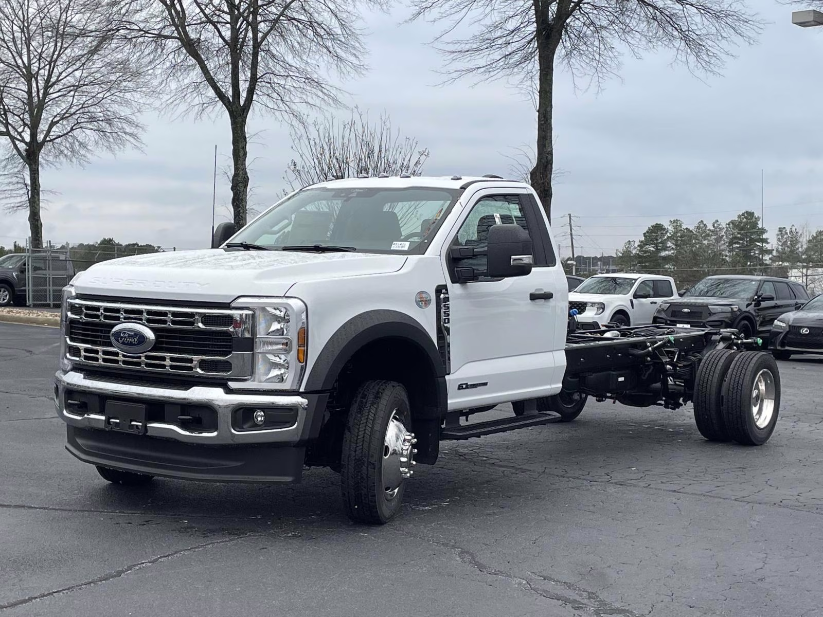 2026 Oxford White Ford Super Duty F-550 DRW XL RWD Chassis