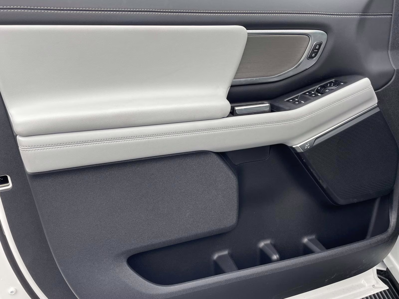 2026 White Metallic Ford Expedition Max Platinum 4X4 SUV