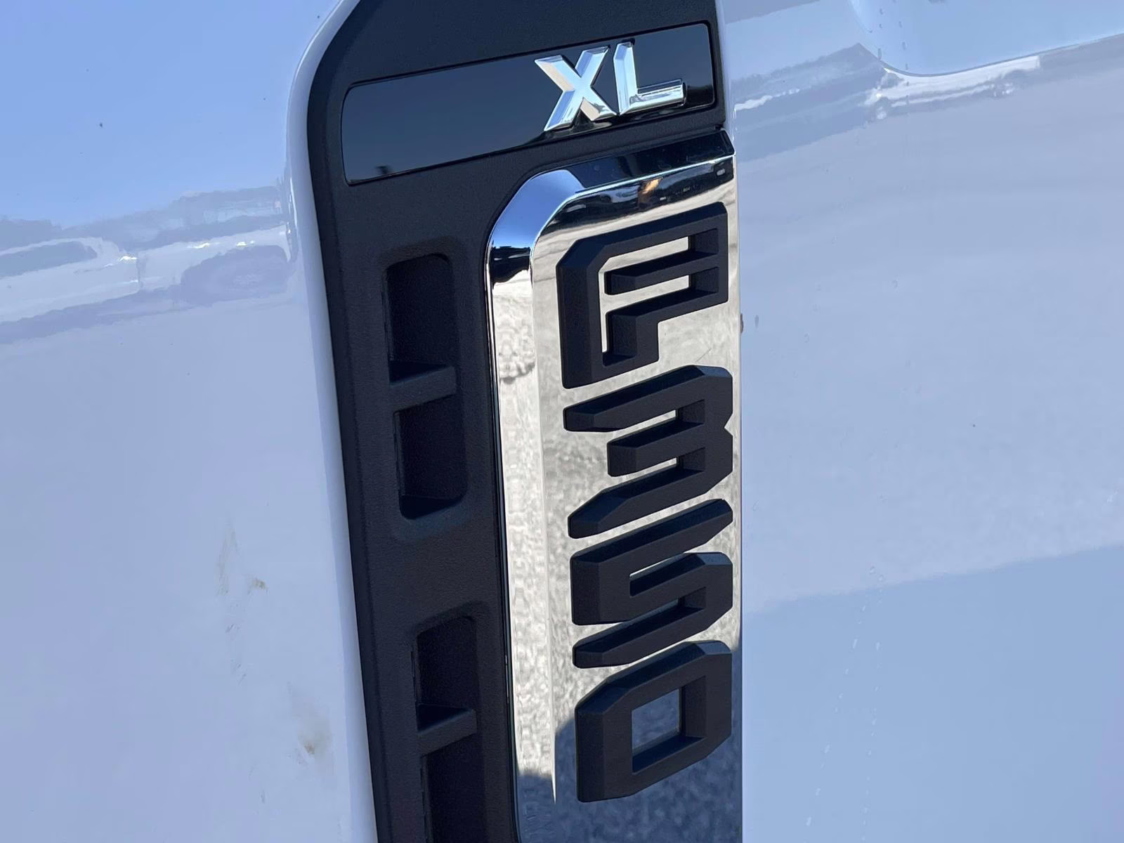 2026 Oxford White Ford Super Duty F-350 SRW XL 4X4 Truck