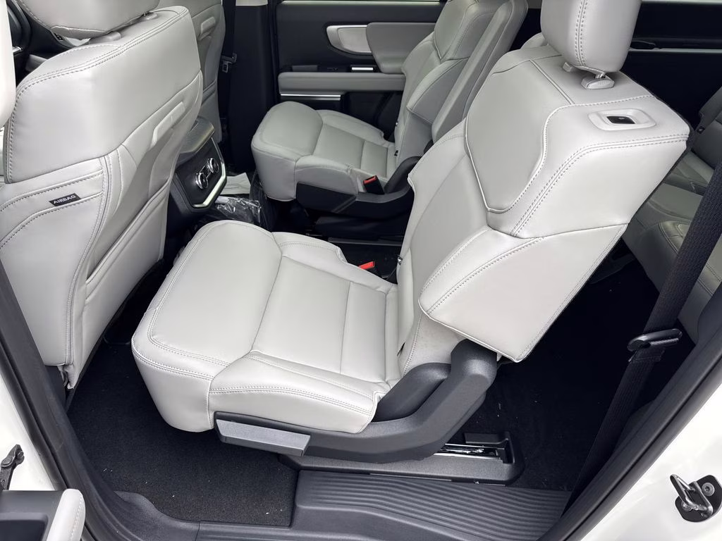 2026 White Metallic Ford Expedition Max Active RWD SUV