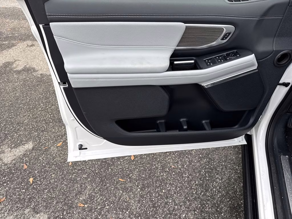 2026 White Metallic Ford Expedition Platinum 4X4 SUV