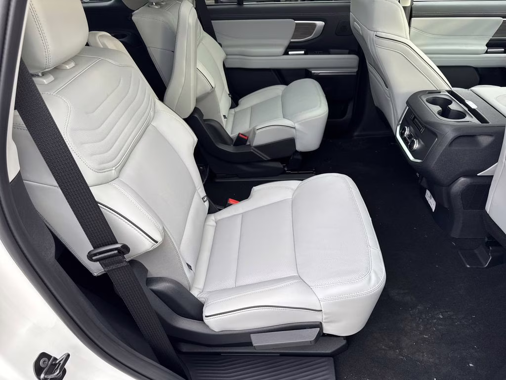 2026 White Metallic Ford Expedition Platinum 4X4 SUV