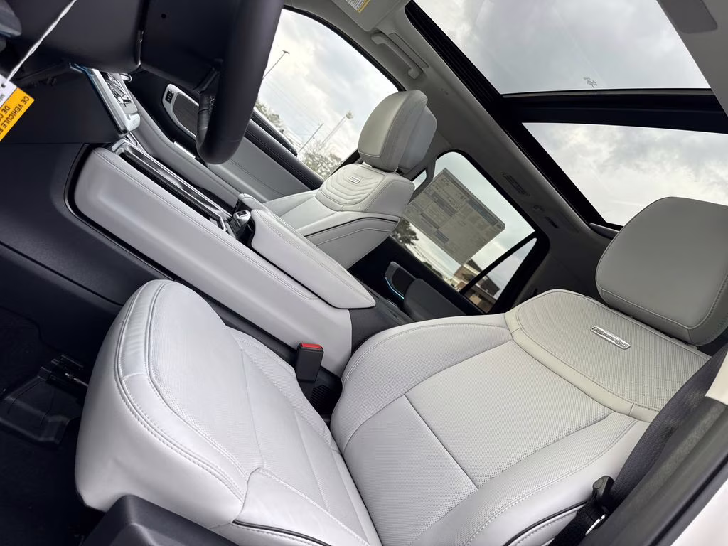 2026 White Metallic Ford Expedition Platinum 4X4 SUV