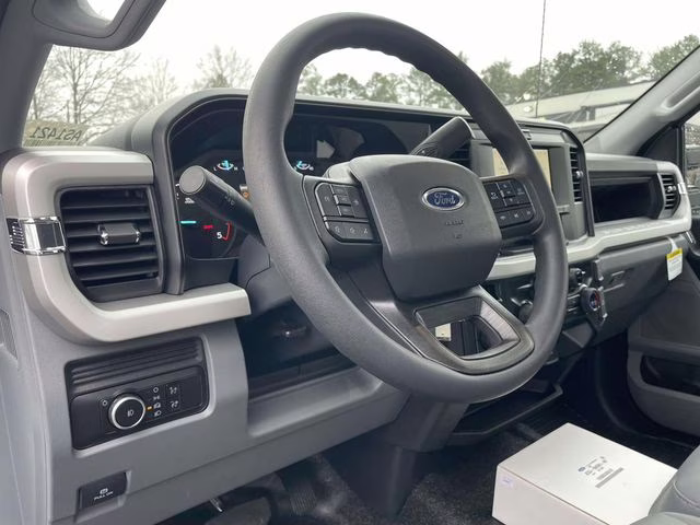 2026 Oxford White Ford Super Duty F-550 DRW XL RWD Chassis