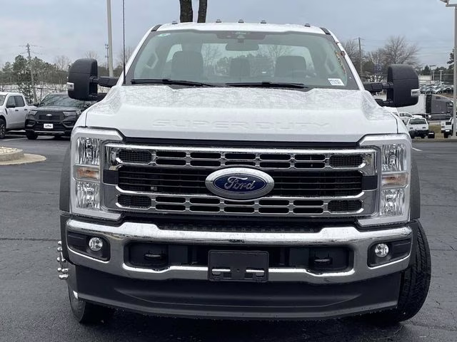 2026 Oxford White Ford Super Duty F-550 DRW XL RWD Chassis