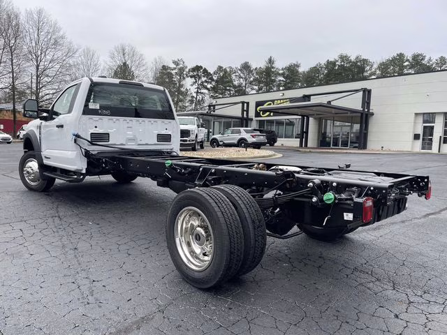 2026 Oxford White Ford Super Duty F-550 DRW XL RWD Chassis