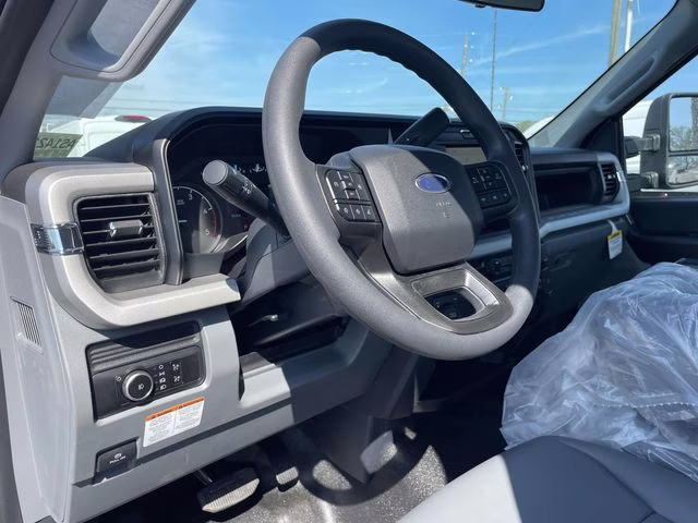 2026 Oxford White Ford Super Duty F-550 DRW XL 4X4 Chassis