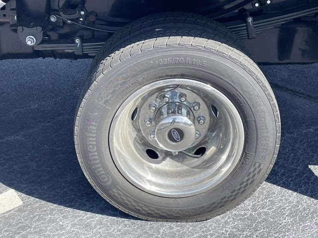 2026 Oxford White Ford Super Duty F-550 DRW XL 4X4 Chassis