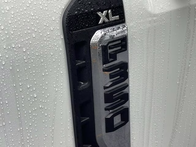2026 Oxford White Ford Super Duty F-350 SRW XL 4X4 Truck