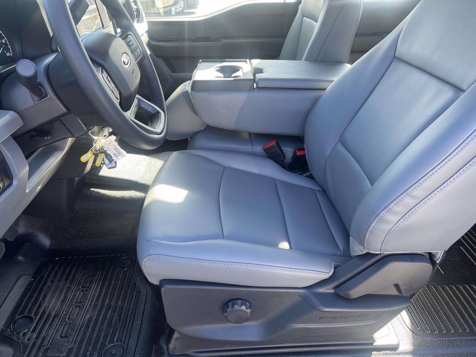 2026 Oxford White Ford Super Duty F-250 SRW XL 4X4 Truck