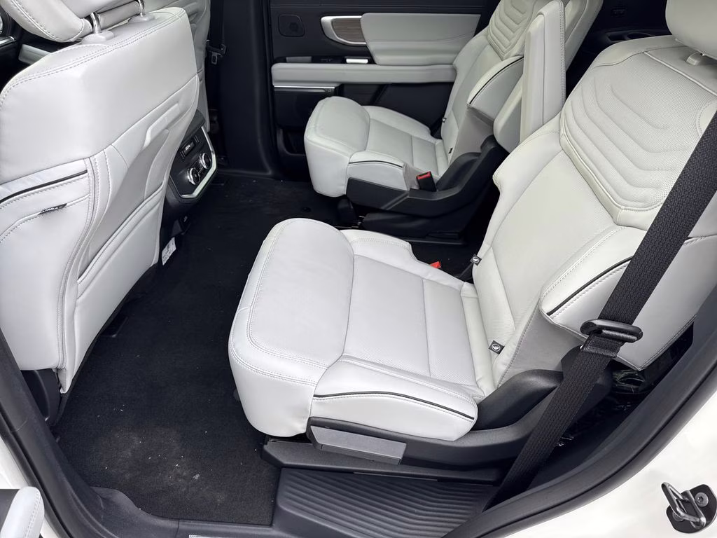 2026 White Metallic Ford Expedition Platinum 4X4 SUV