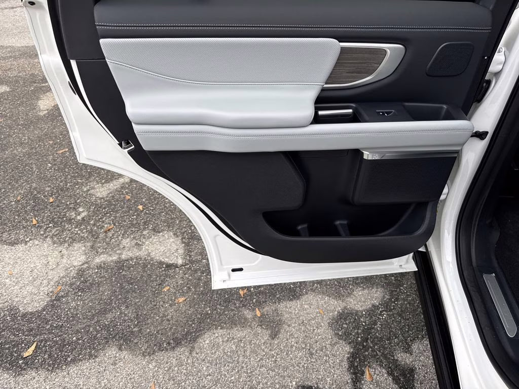 2026 White Metallic Ford Expedition Platinum 4X4 SUV