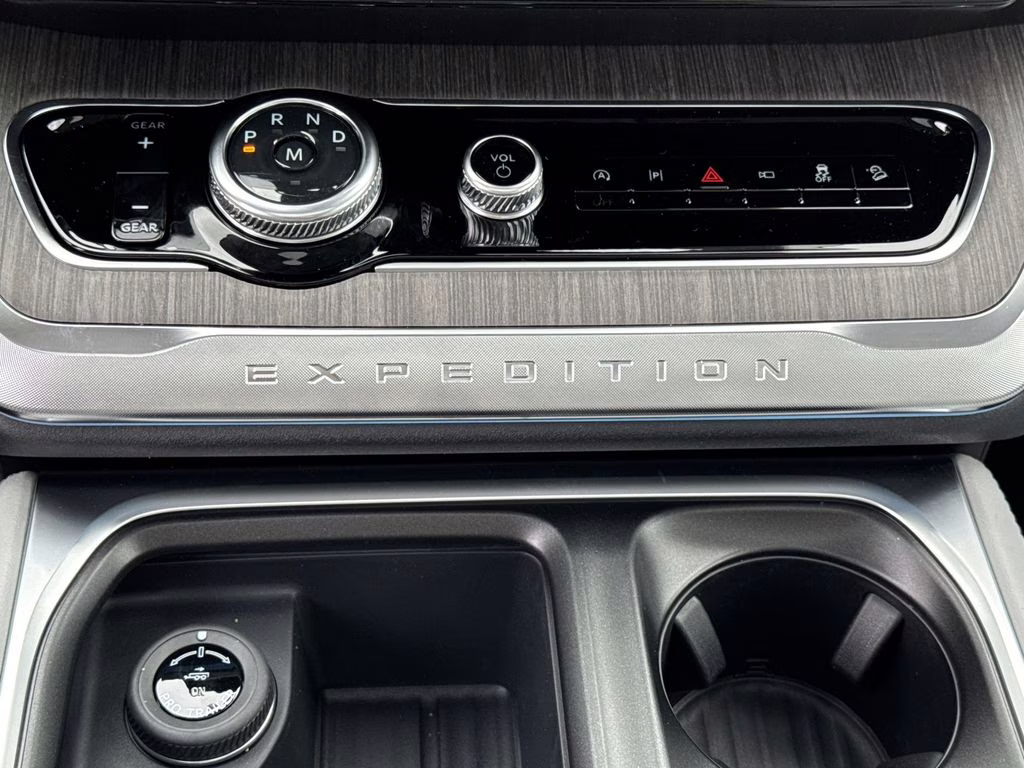 2026 White Metallic Ford Expedition Platinum 4X4 SUV