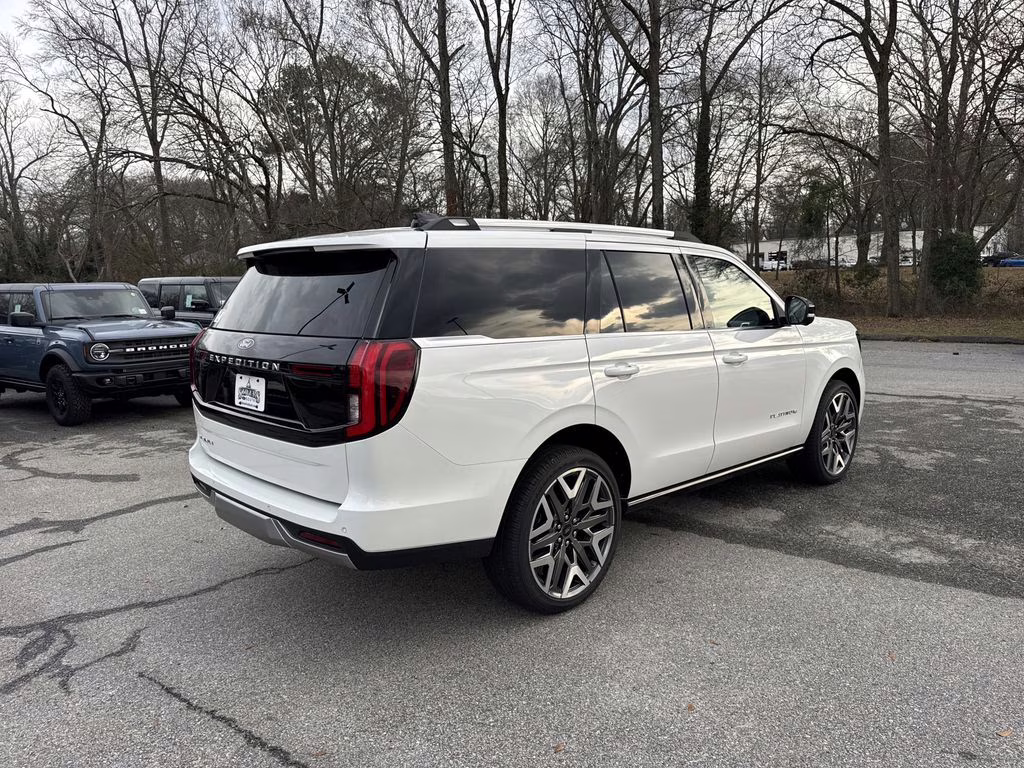 2026 White Metallic Ford Expedition Platinum 4X4 SUV