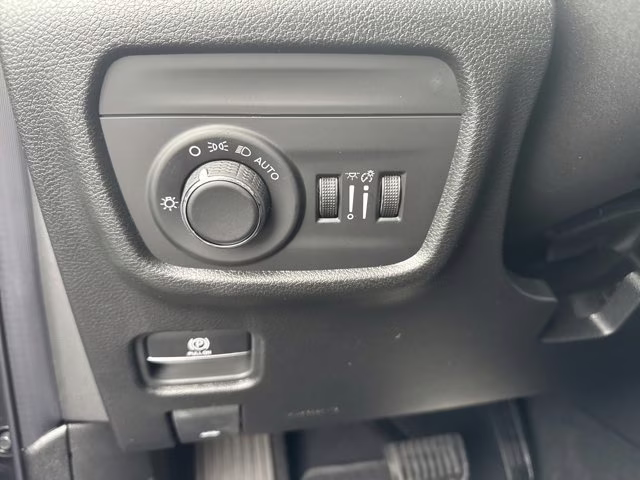 2025 Baltic Gray Metallic Clearcoat Jeep Grand Cherokee L Laredo X RWD SUV