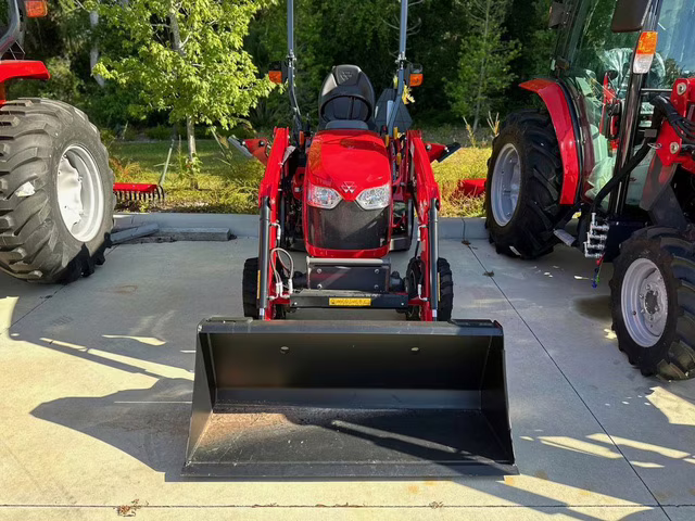 2024 - Massey Ferguson GC1700E Series GC1723EB Ag Equipment