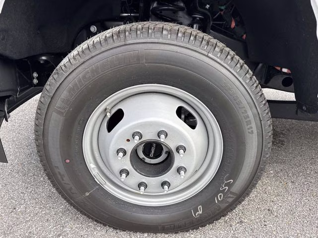 2026 Oxford White Ford Super Duty F-350 DRW XL 4X4 Chassis